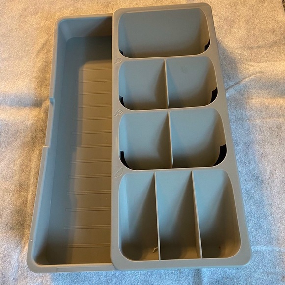 Expandable Silverware Organizer - Picture 1 of 3